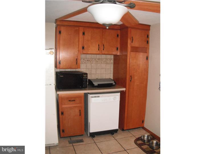 324 California Road Quakertown, PA 18951 - Photo 10 of 23 Kitchen