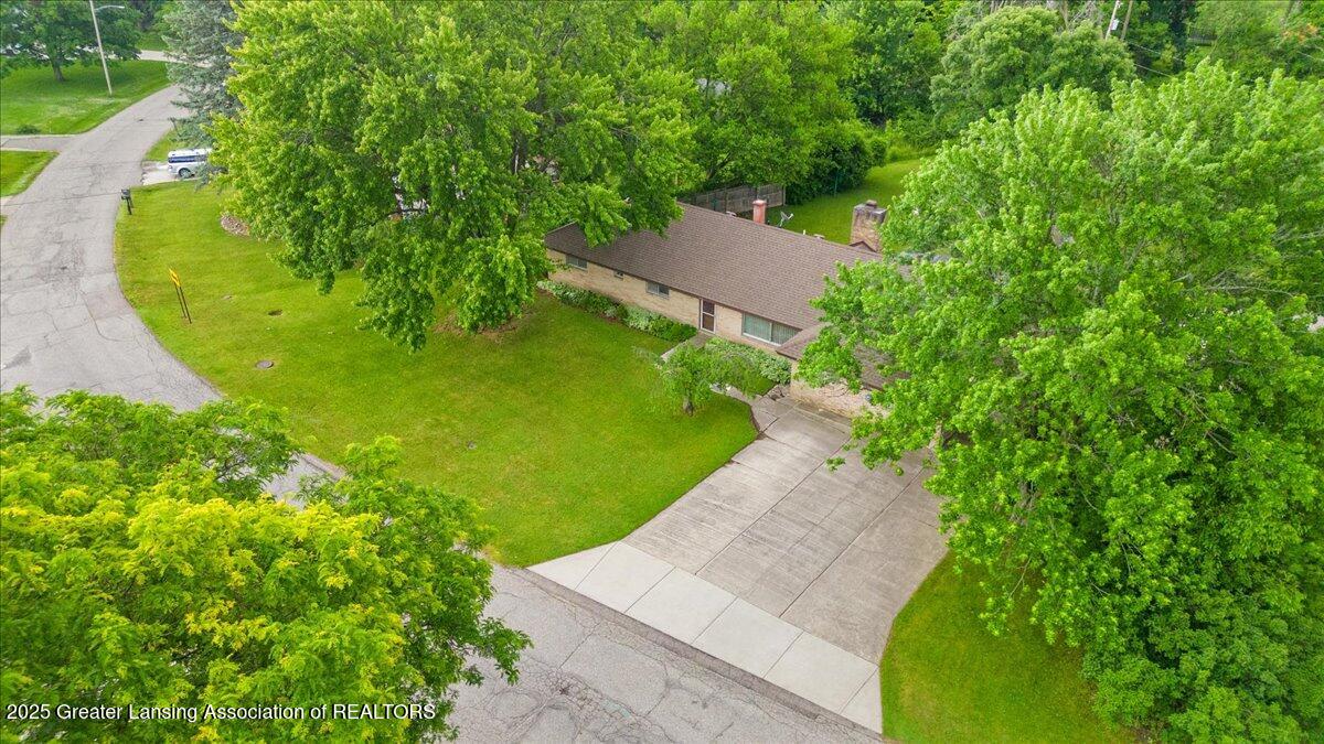 918 Bon Air Road Lansing, MI 48917 - Photo 39 of 44 43-Media Jett - 02