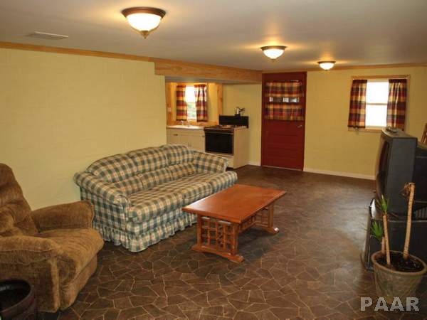 7327 Sparrow Road Hopedale, IL 61747 - Photo 11 of 30