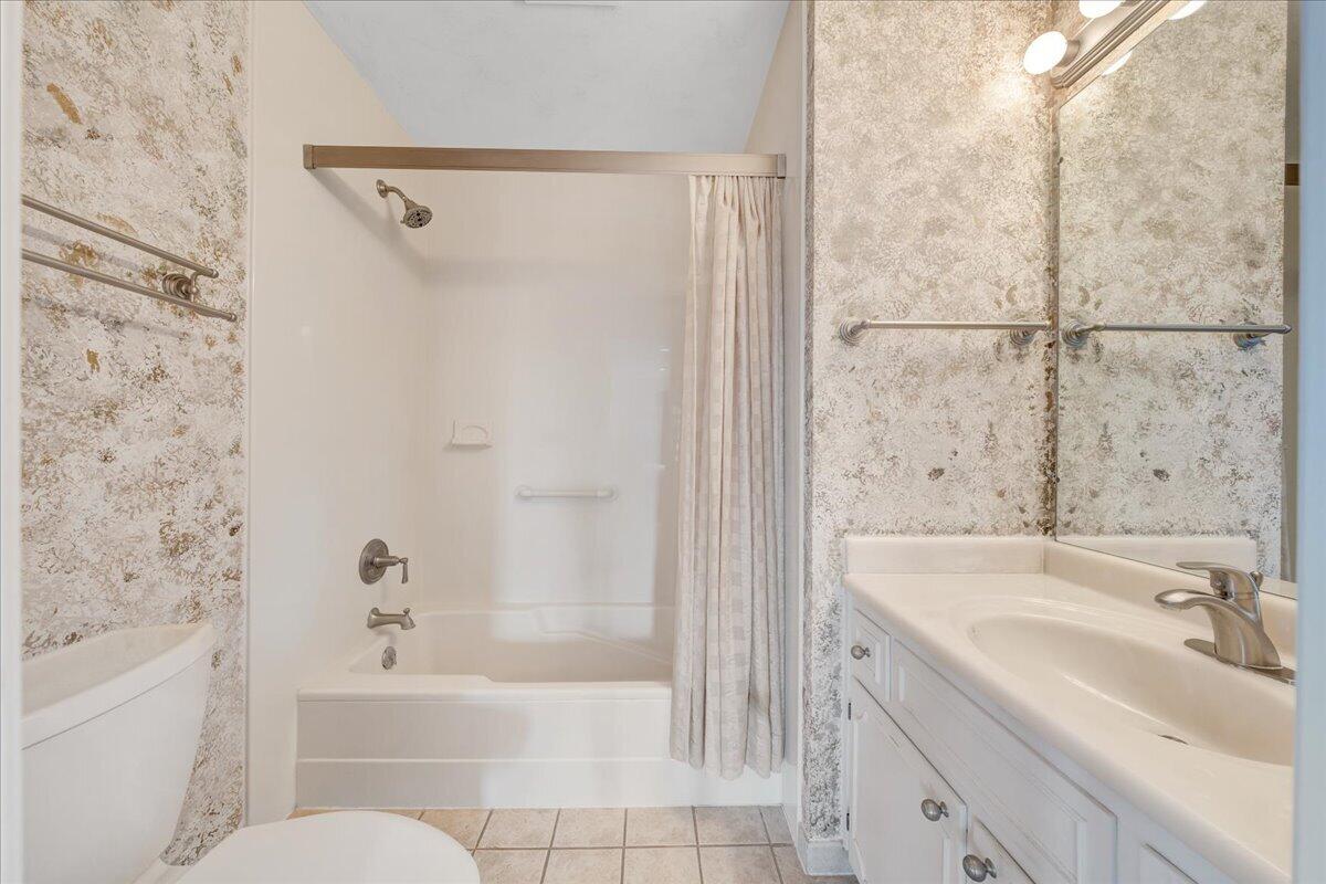 6878 Mt Chestnut Road Roanoke, VA 24018 - Photo 25 of 50 a bathroom with a sink mirror toilet and bathtub