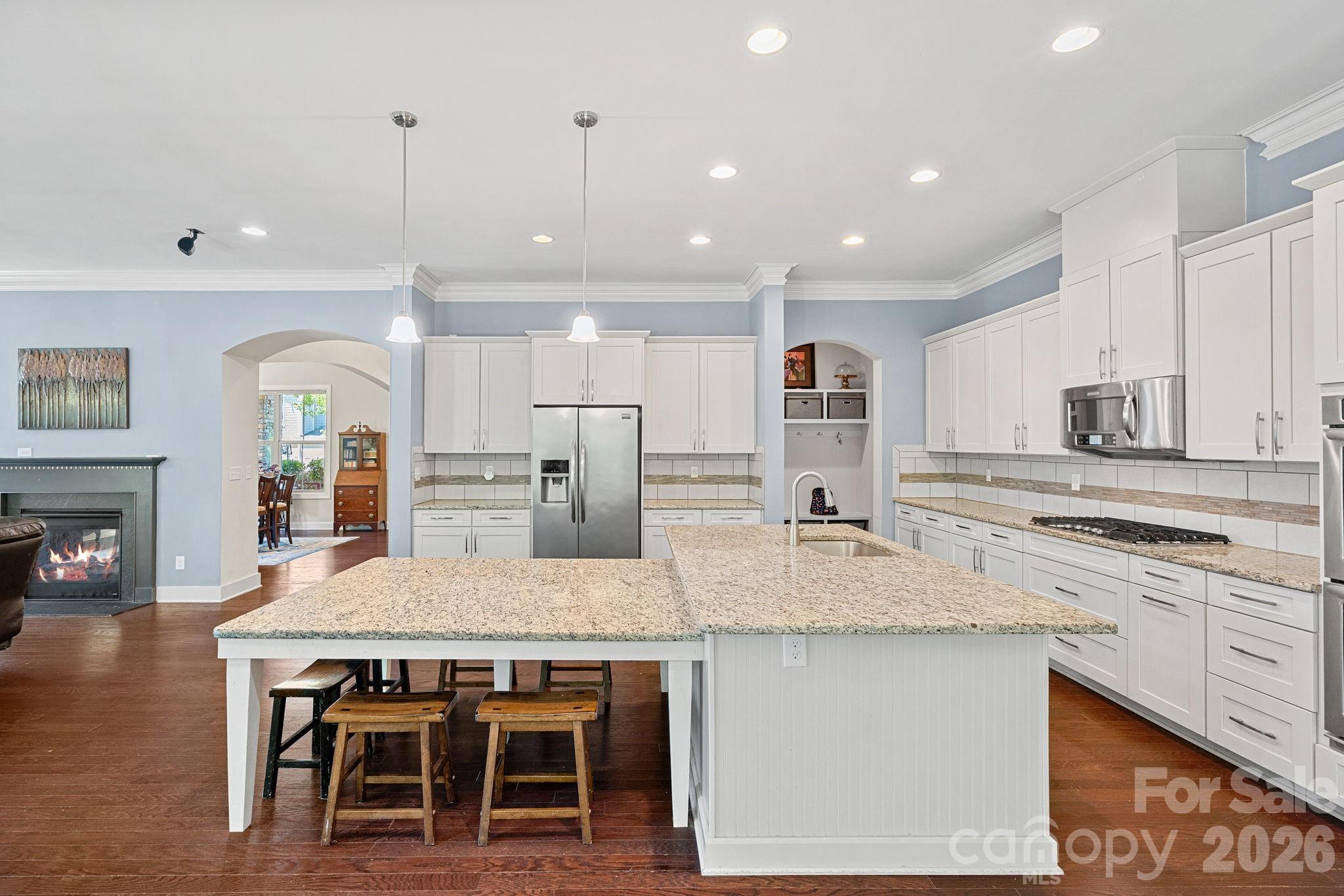 897 Tyne Drive Fort Mill, SC 29715 - Photo 4 of 46 a kitchen with center island table and chairs in it