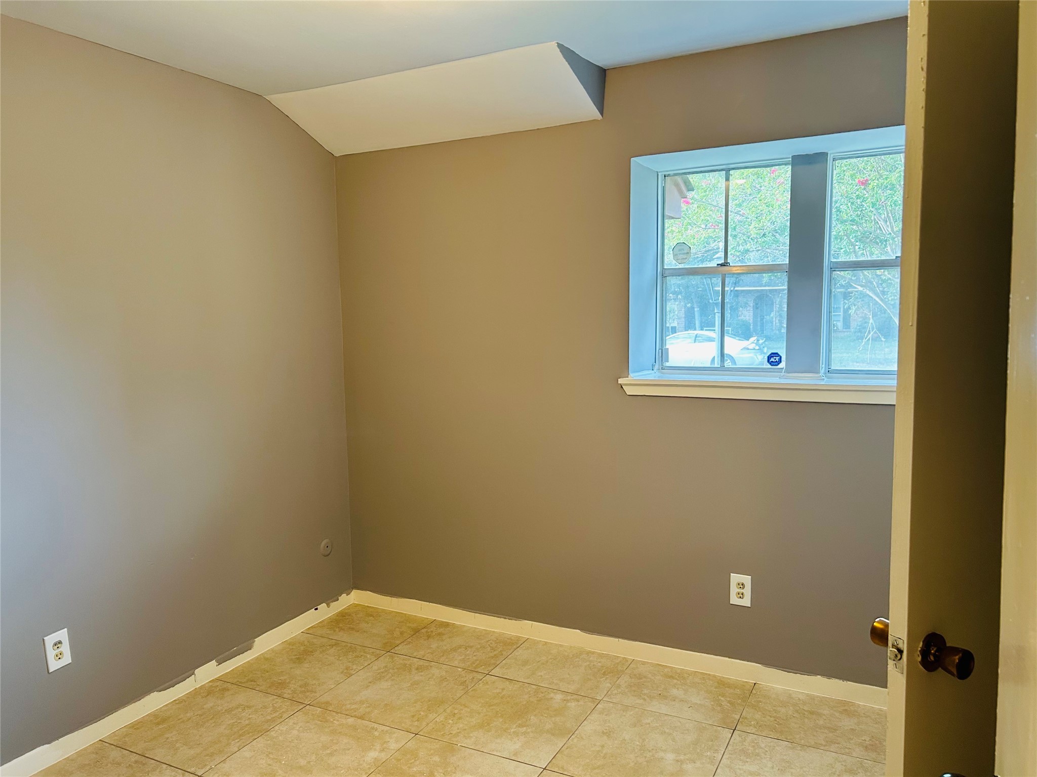 7619 Vernwood Street Houston, TX 77040 - Photo 5 of 25 an empty room with windows