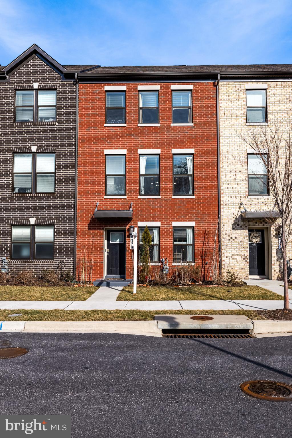 4324 Roland Heights Avenue Baltimore, MD 21211 - Photo 2 of 38