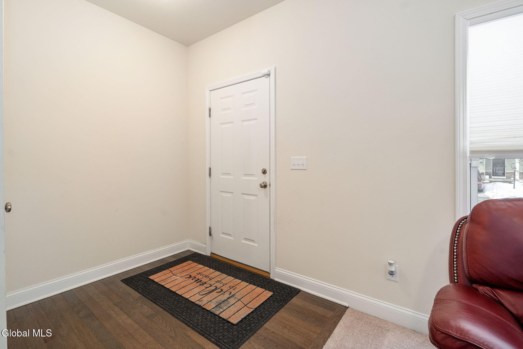 1 Cove Road Colonie, NY 12047 - Photo 4 of 41 4-1CoveRd_04