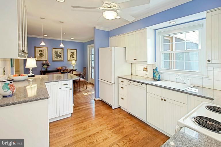 5601 Mt Burnside Way Burke, VA 22015 - Photo 2 of 30 Kitchen