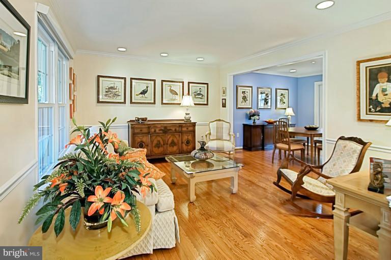 5601 Mt Burnside Way Burke, VA 22015 - Photo 16 of 30 Living Room