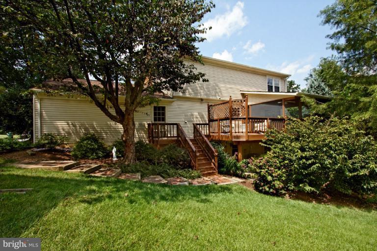 5601 Mt Burnside Way Burke, VA 22015 - Photo 20 of 30 Exterior (Rear)