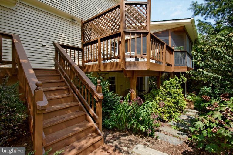 5601 Mt Burnside Way Burke, VA 22015 - Photo 29 of 30 Exterior (Rear)