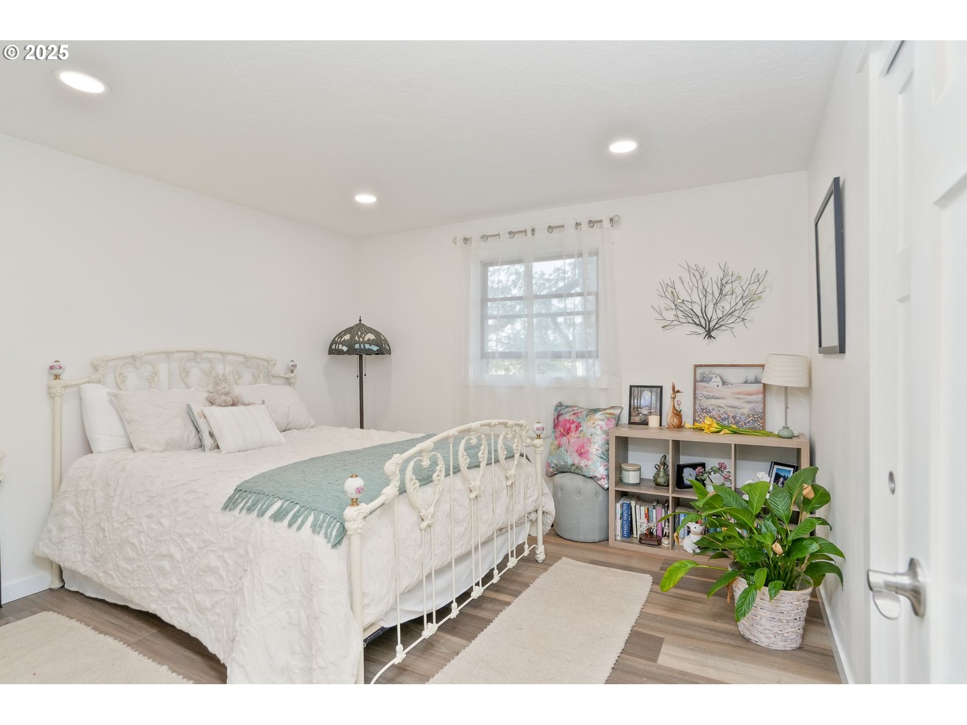 1780 Clover Ridge Road Northeast Albany, OR 97322 - Photo 22 of 45 a bedroom with a bed table and a painting