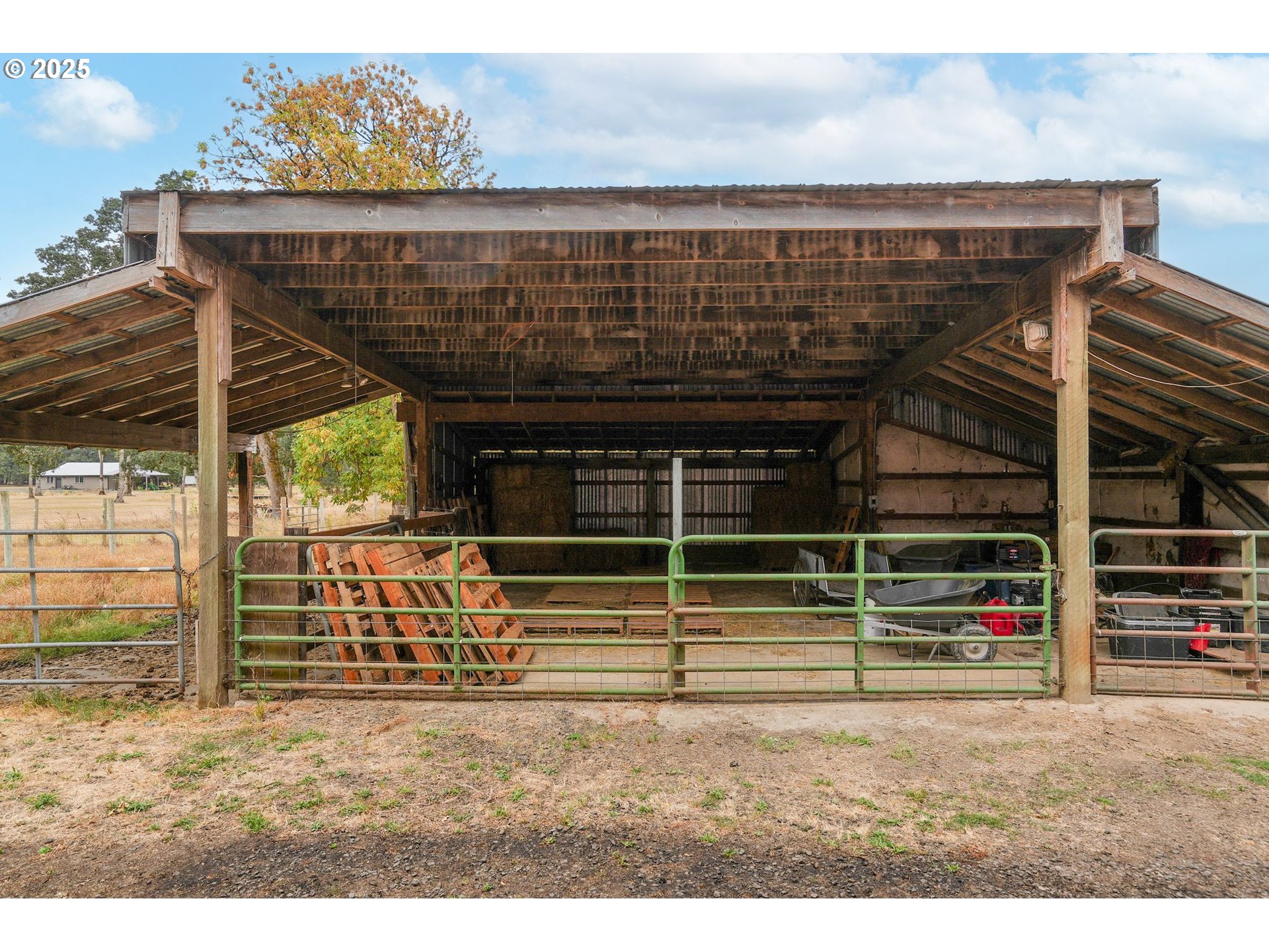 1780 Clover Ridge Road Northeast Albany, OR 97322 - Photo 34 of 45 a view of empty room with wooden floor and windows