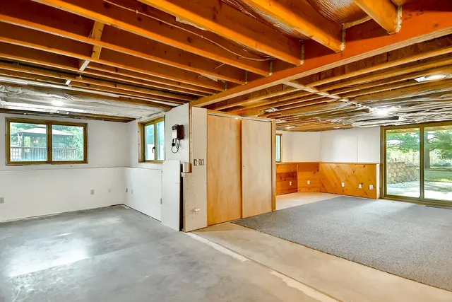 $384,900 | 6517 Smallridge Road, Rockford, IL 61108