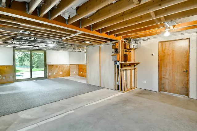 $384,900 | 6517 Smallridge Road, Rockford, IL 61108