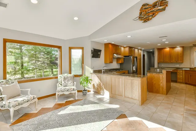 $384,900 | 6517 Smallridge Road, Rockford, IL 61108