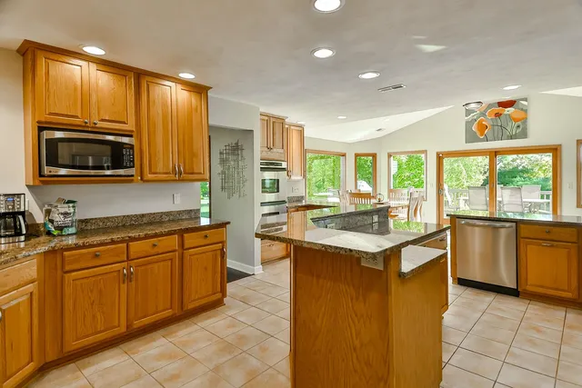 $384,900 | 6517 Smallridge Road, Rockford, IL 61108