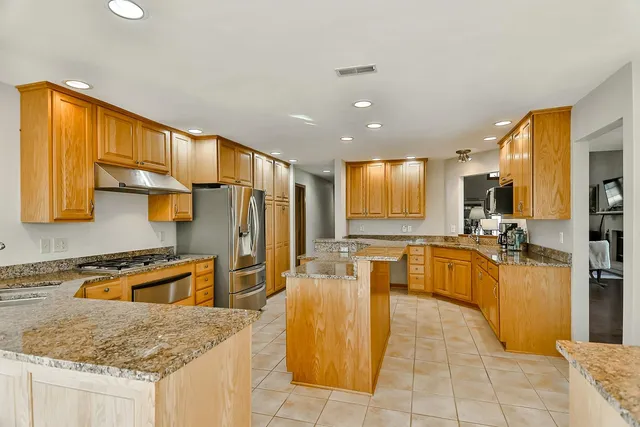 $384,900 | 6517 Smallridge Road, Rockford, IL 61108