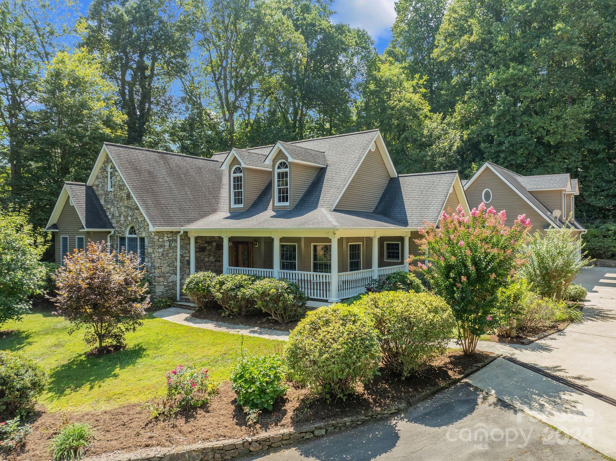 210 Parker Road Asheville, NC 28805 - Photo 2 of 31