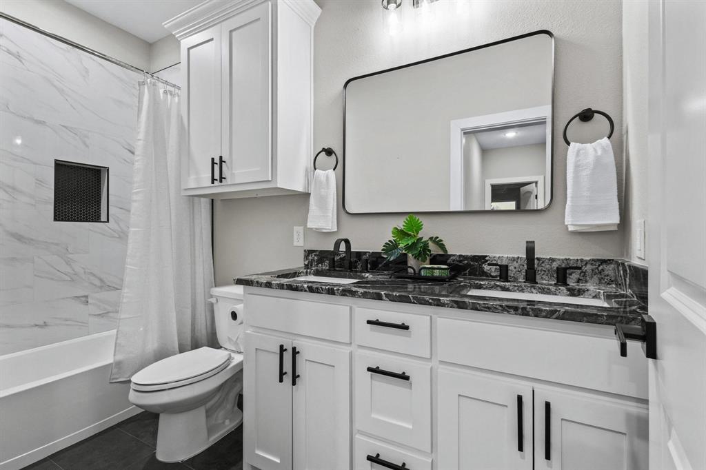3632 County Road Blossom, TX 75416 - Photo 26 of 36 a bathroom with a sink a toilet and a bathtub