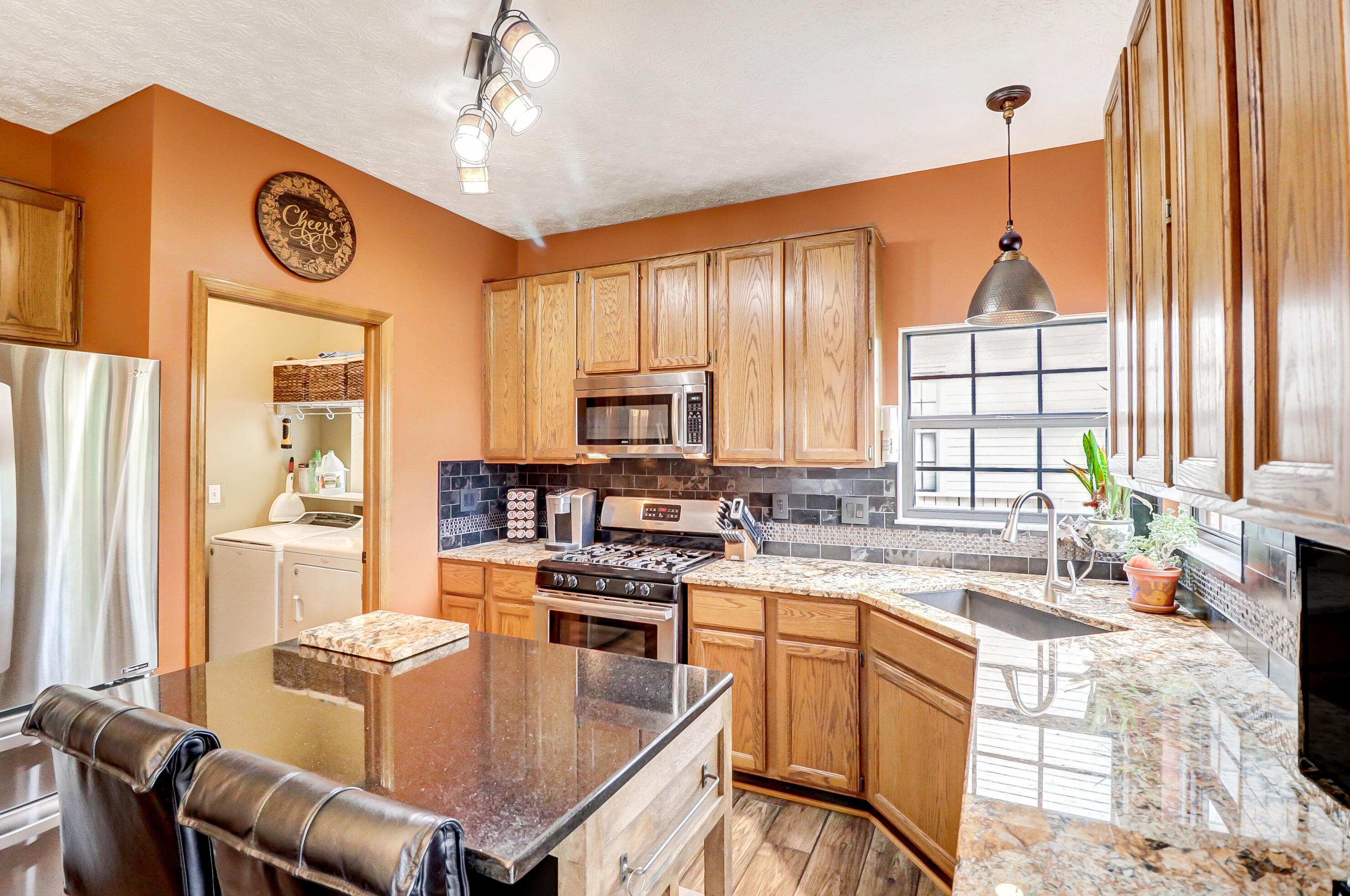 2376 Willis Road Dublin, OH 43016 - Photo 18 of 40 Kitchen