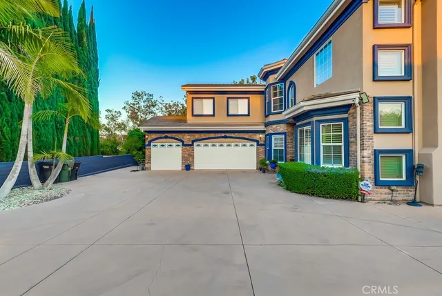 a view of house with a yard