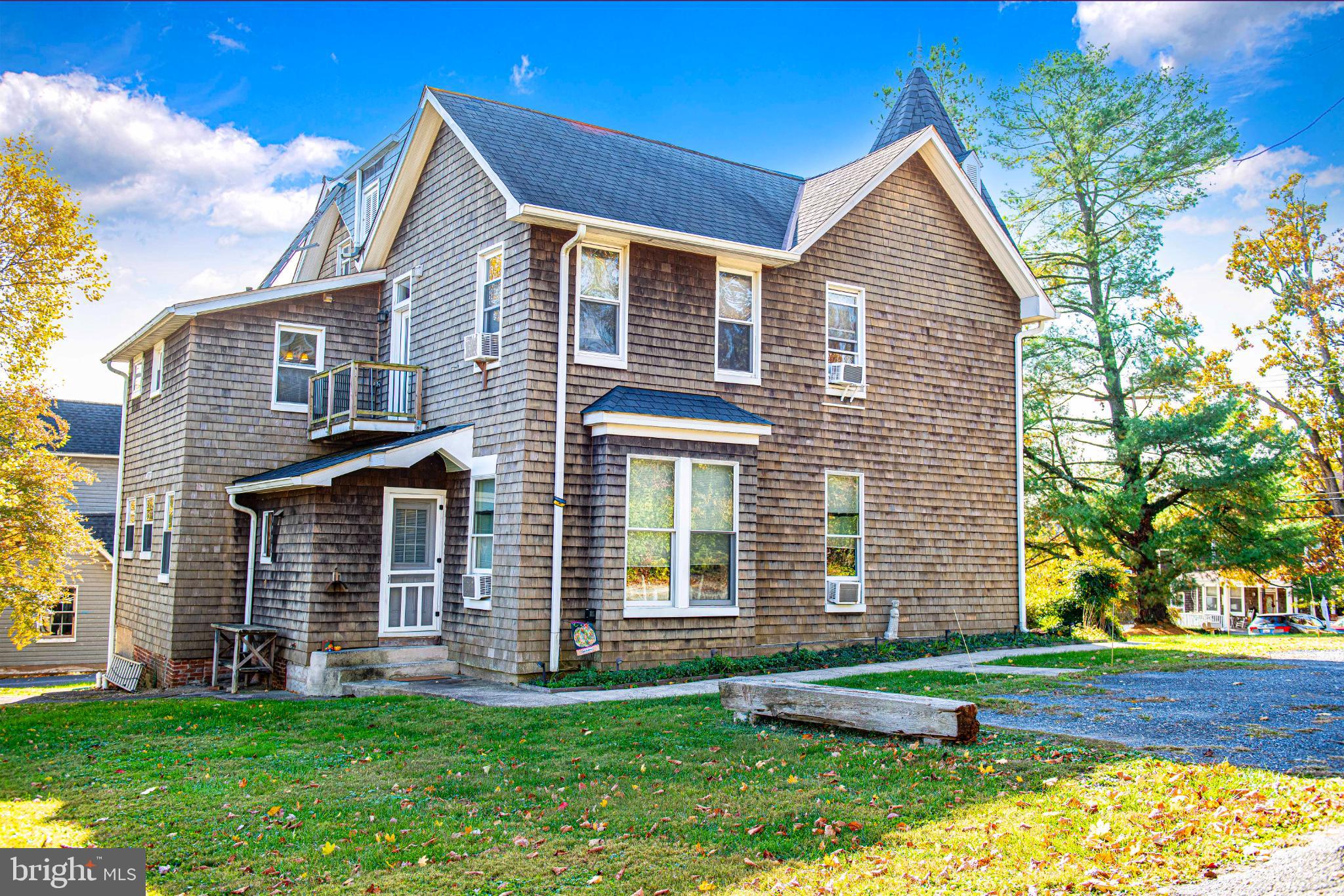 1537 South Rolling Road Halethorpe, MD 21227 - Photo 2 of 24 a front view of a house with a yard
