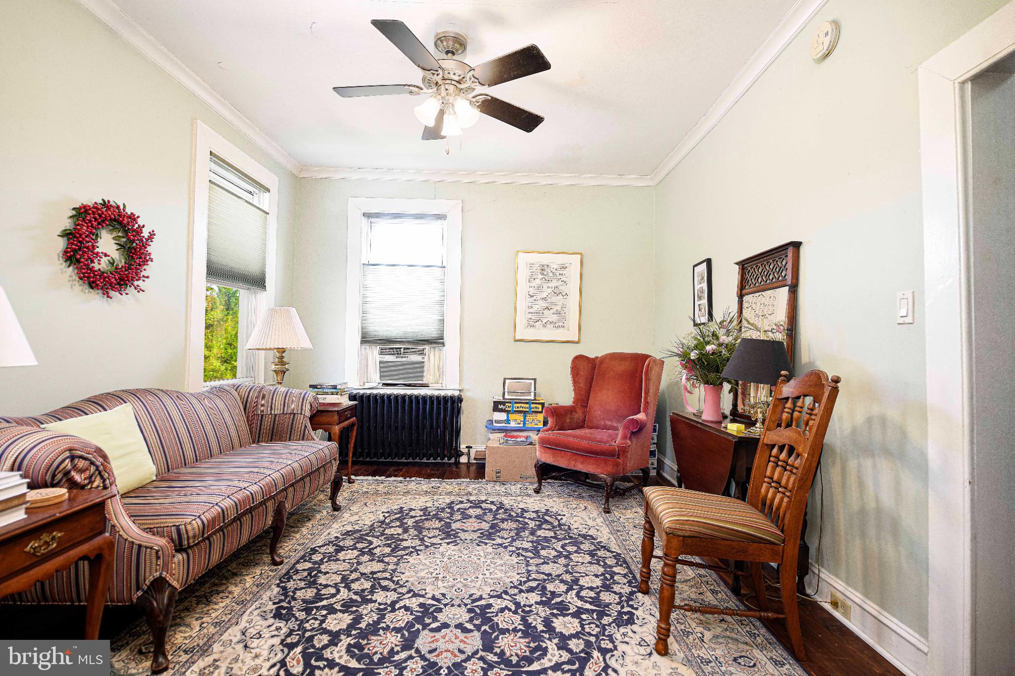 1537 South Rolling Road Halethorpe, MD 21227 - Photo 9 of 24 a living room with furniture