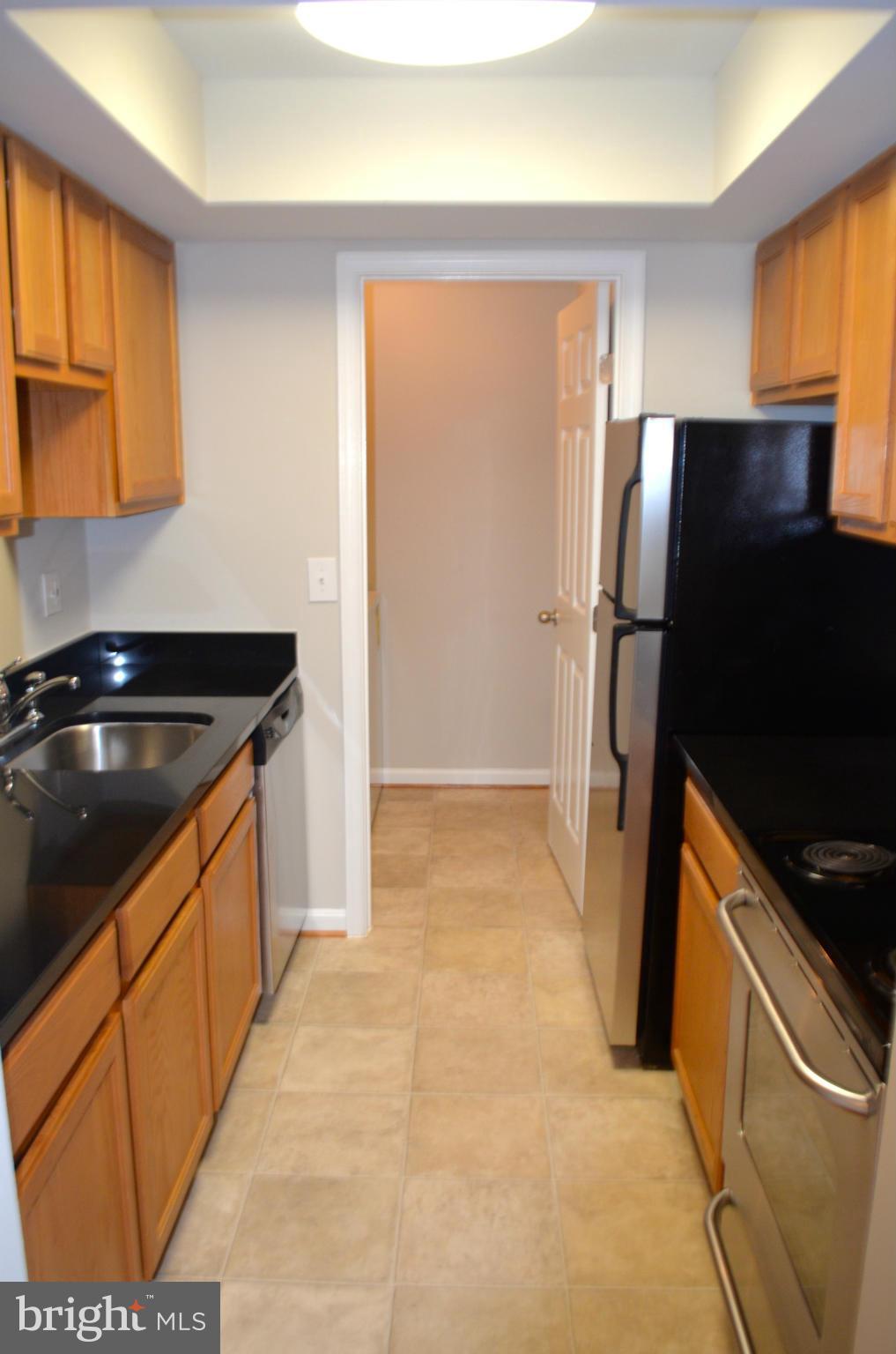 14905 Rydell Road, Unit 302 Centreville, VA 20121 - Photo 4 of 13 Kitchen