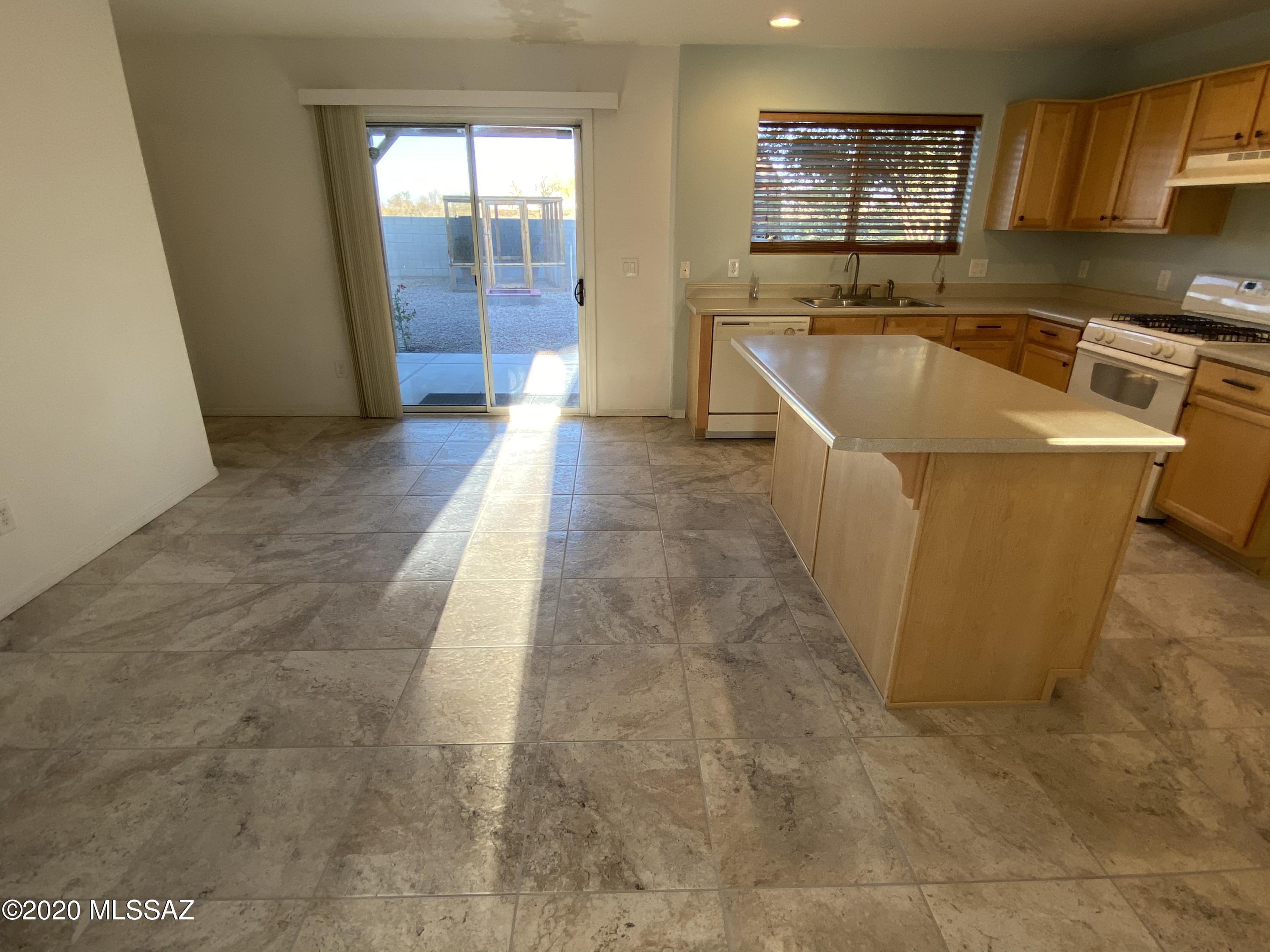 6885 South Harrier Loop Tucson, AZ 85756 - Photo 5 of 16