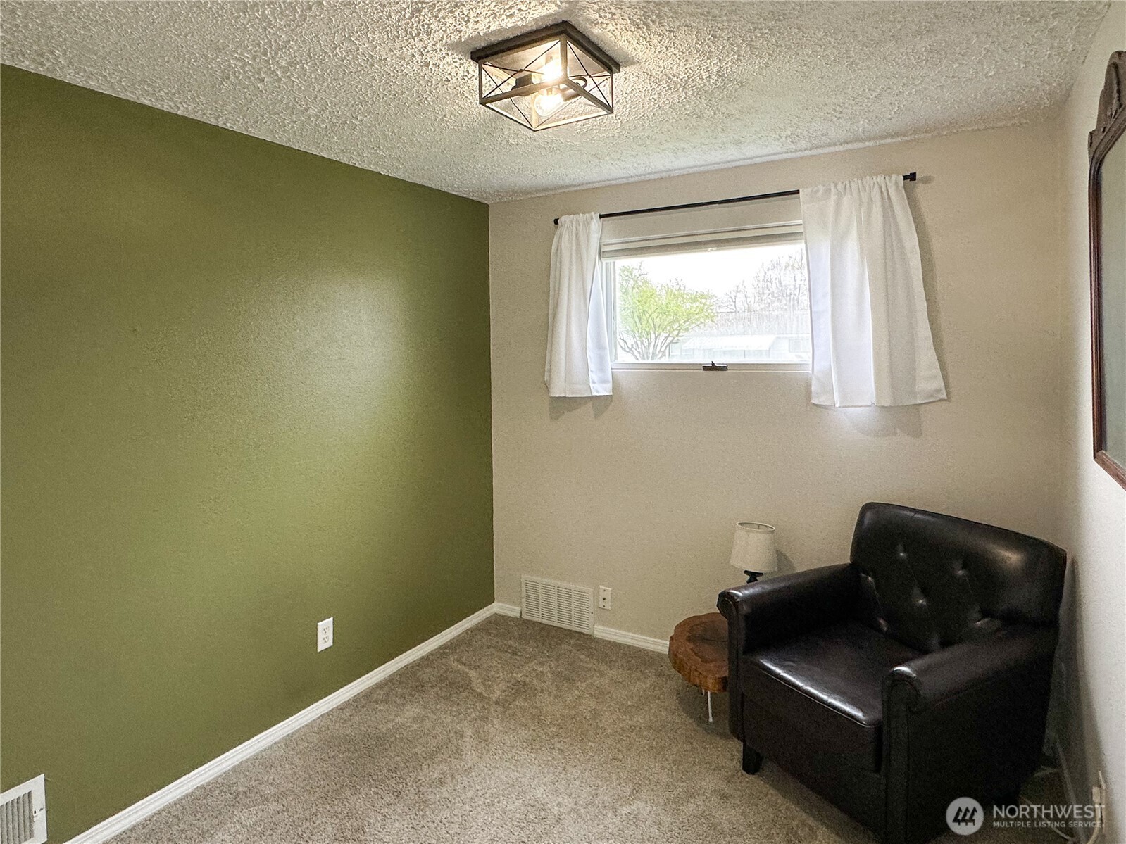 611 East Joseph Avenue Spokane, WA 99208 - Photo 14 of 29 a room with furniture and a window