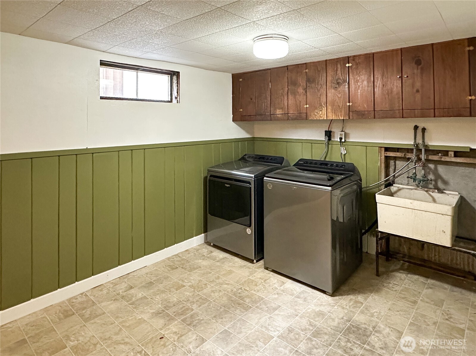 611 East Joseph Avenue Spokane, WA 99208 - Photo 18 of 29 a kitchen with stainless steel appliances granite countertop a sink stove and cabinets