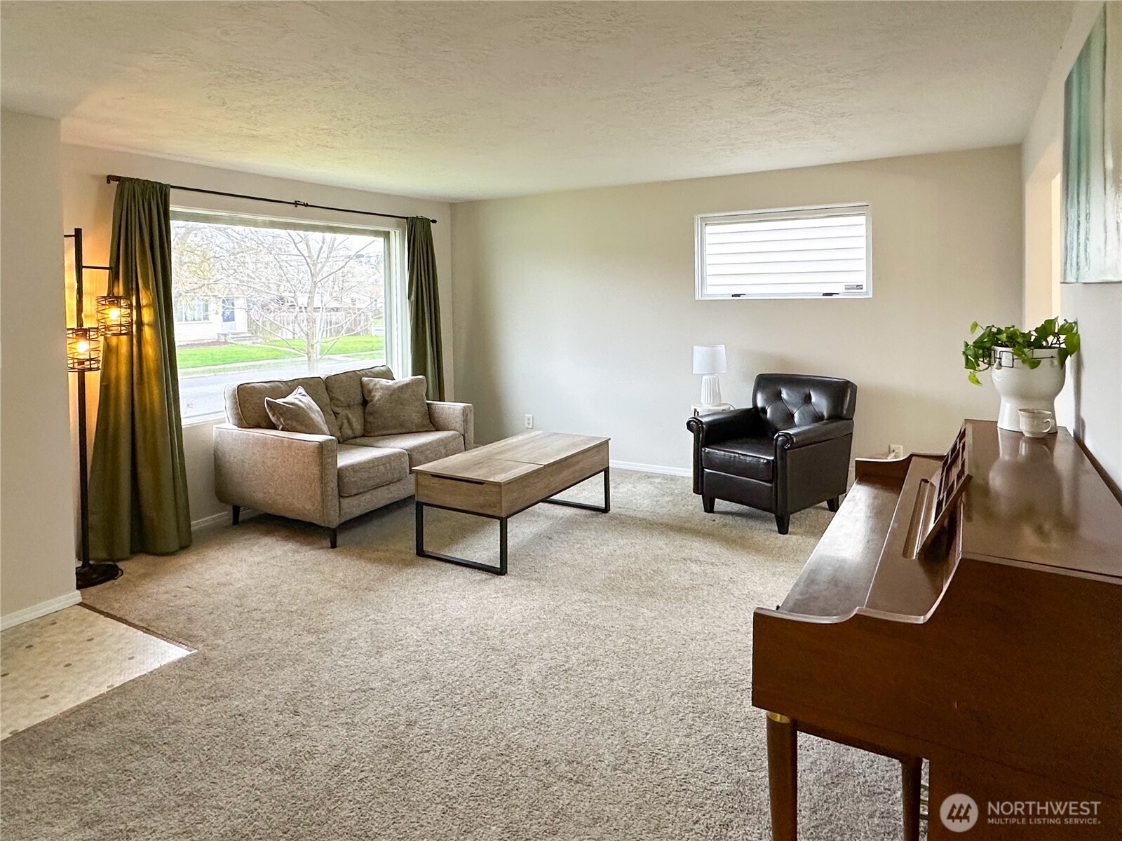 611 East Joseph Avenue Spokane, WA 99208 - Photo 2 of 29 a living room with furniture and a window
