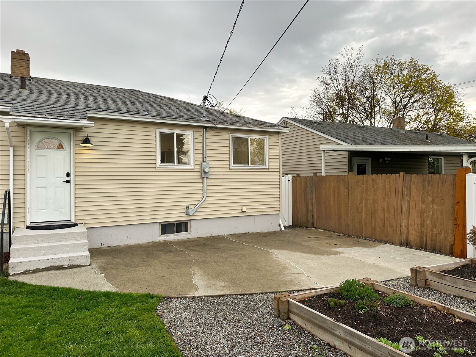 611 East Joseph Avenue Spokane, WA 99208 - Photo 21 of 29 a front view of a house with a yard