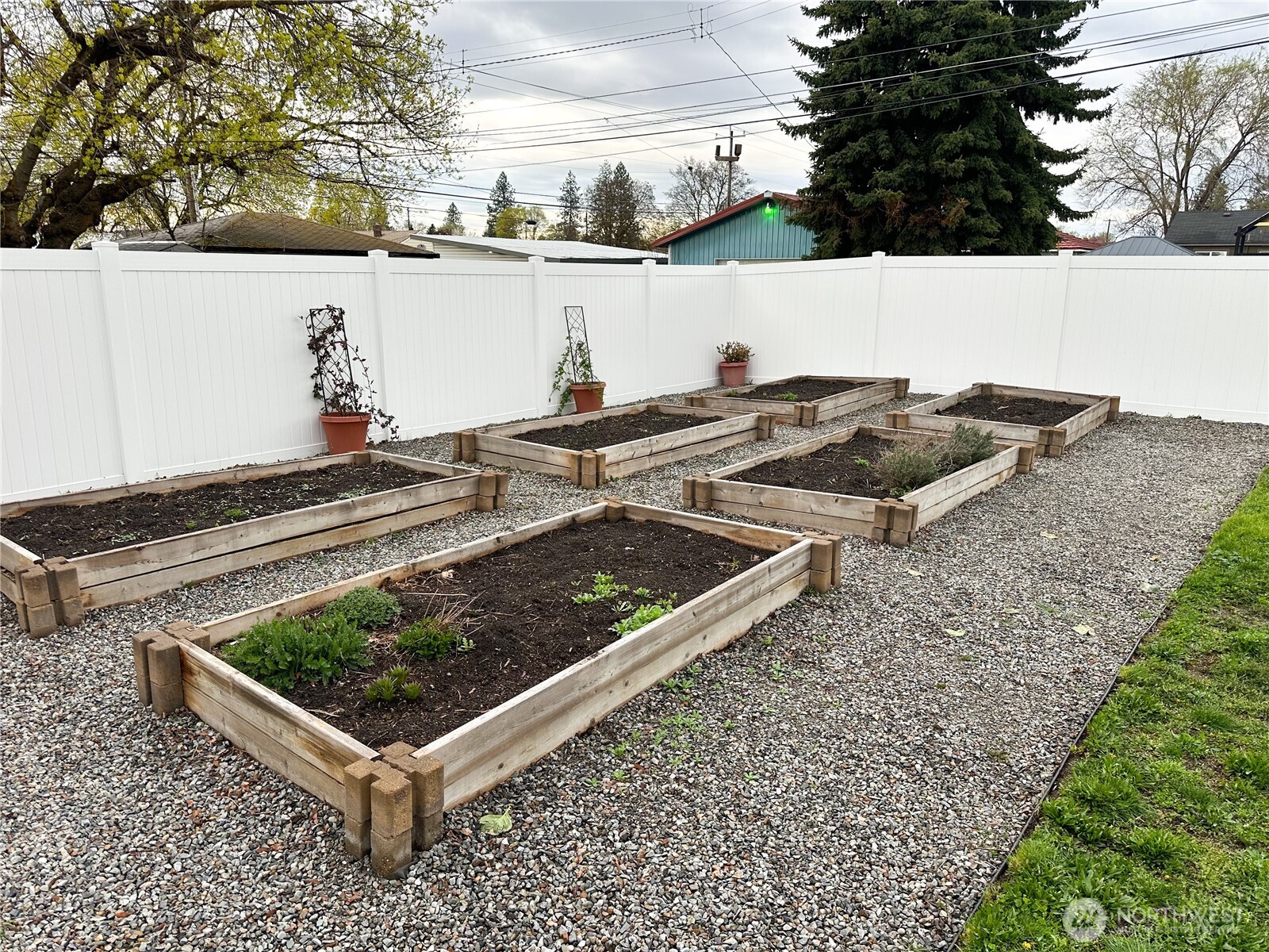 611 East Joseph Avenue Spokane, WA 99208 - Photo 23 of 29 a view of a yard with wooden fence