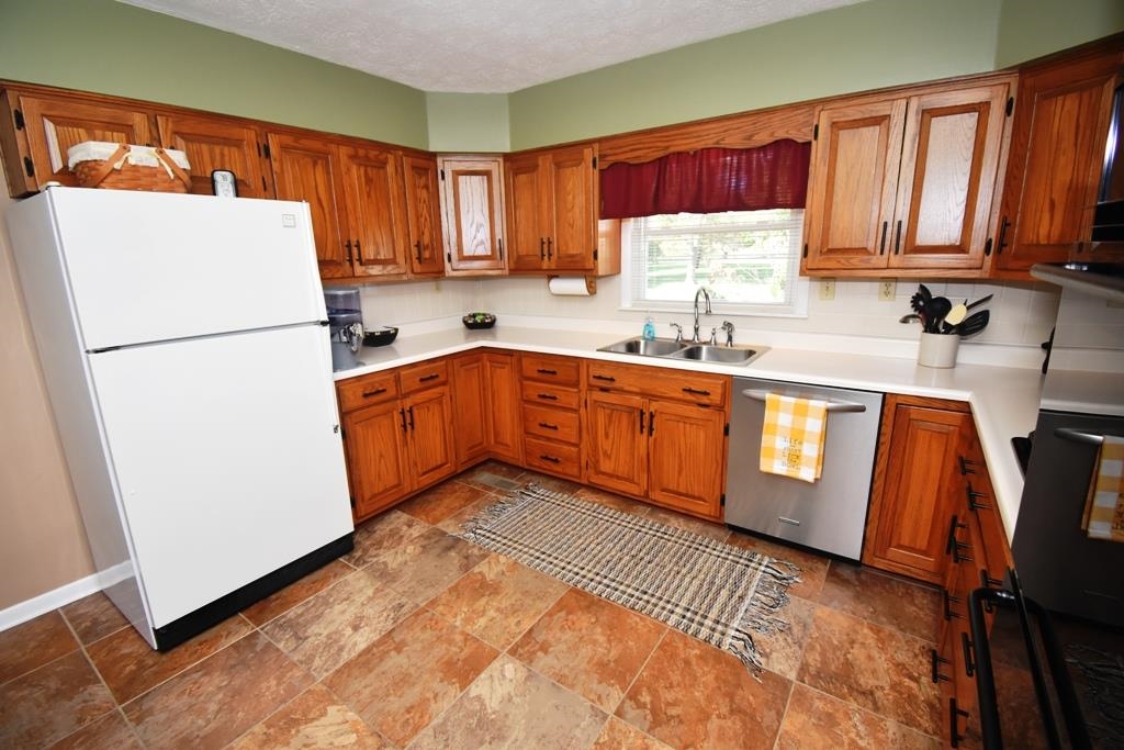 602 Ricker Drive Frankfort, IN 46041 - Photo 8 of 36 Gallery Image 8