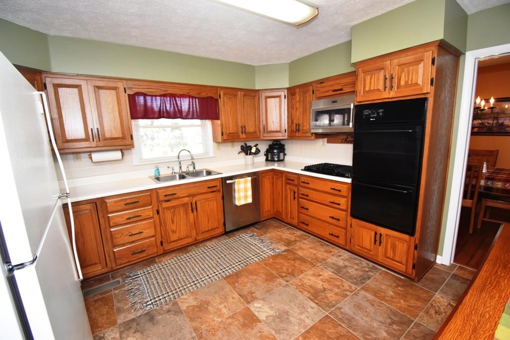 602 Ricker Drive Frankfort, IN 46041 - Photo 9 of 36 Gallery Image 9