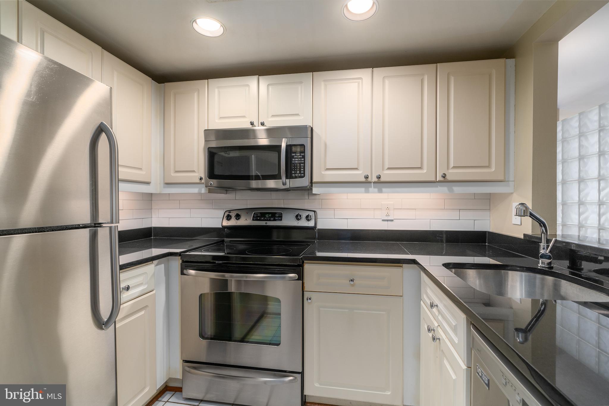 1727 R Street Northwest, Unit 302 Washington, DC 20009 - Photo 11 of 22 Kitchen