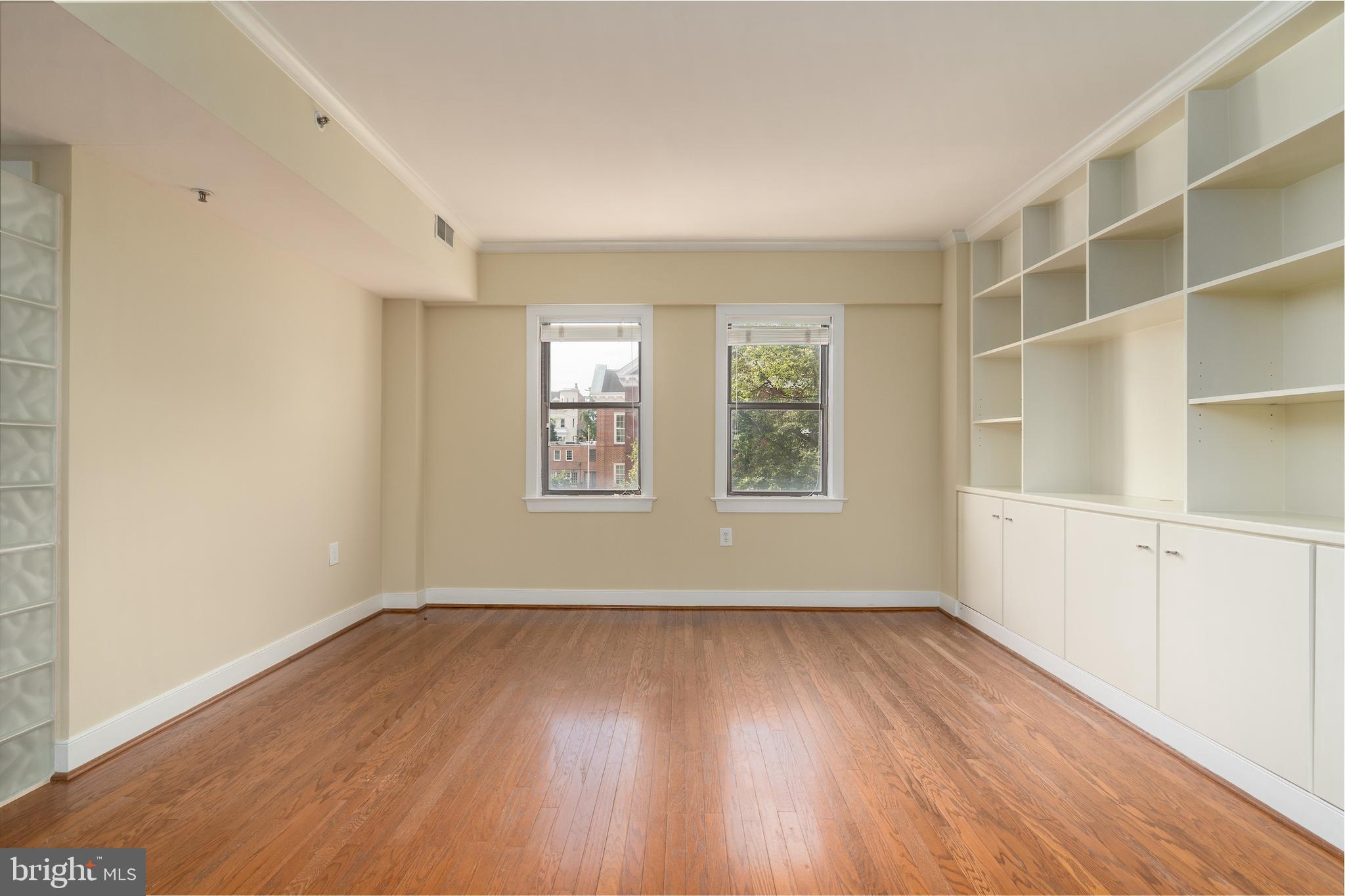 1727 R Street Northwest, Unit 302 Washington, DC 20009 - Photo 5 of 22 Living Room