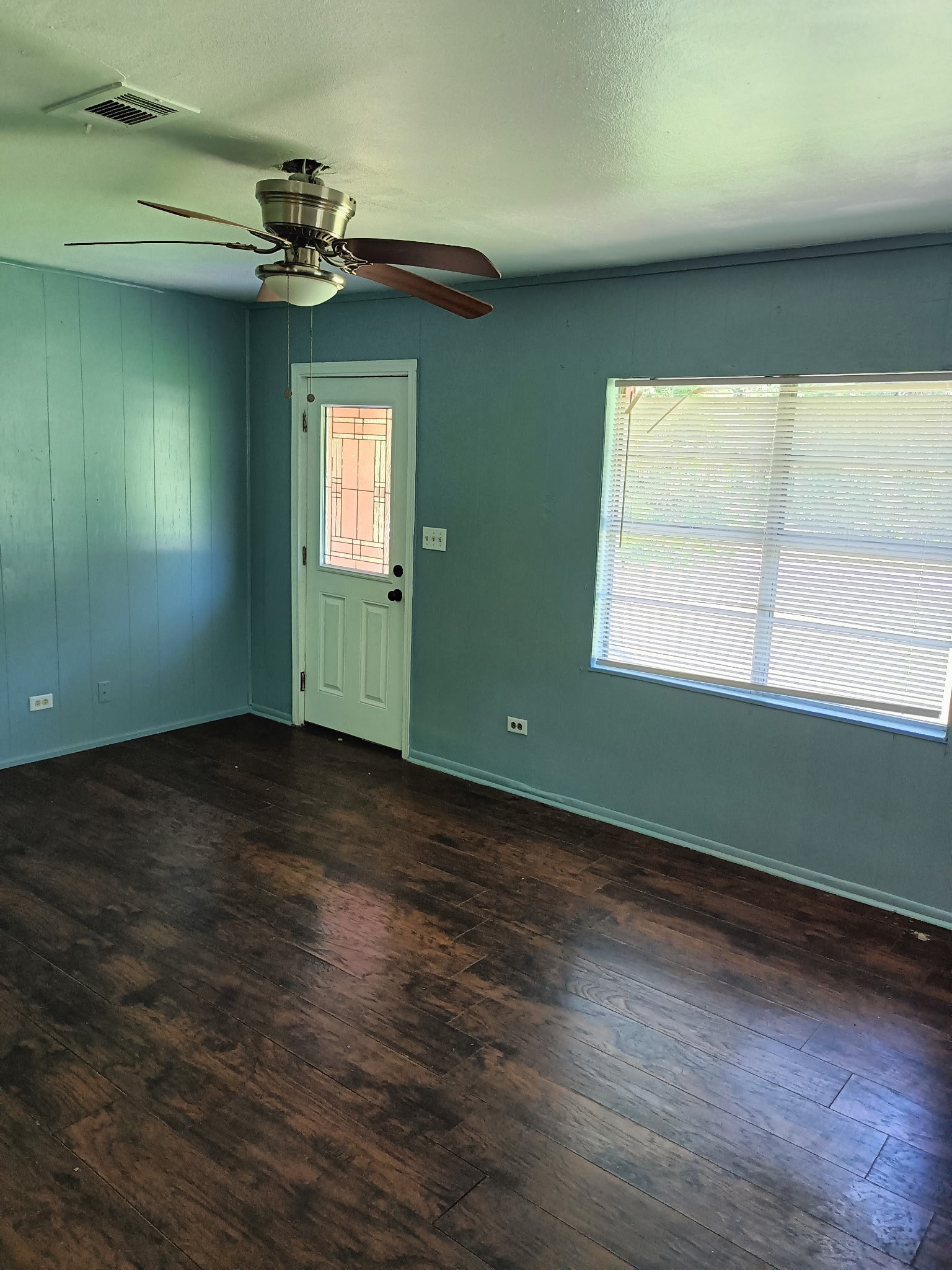 385 Jones Road New Waverly, TX 77358 - Photo 3 of 11 Livingroom