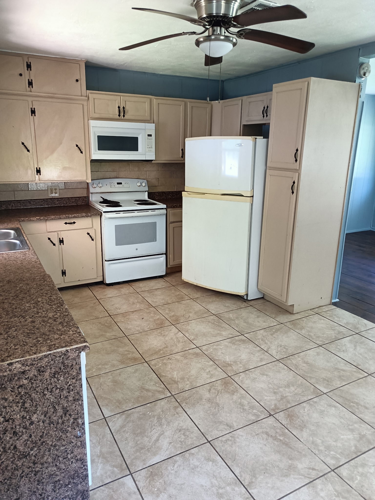 385 Jones Road New Waverly, TX 77358 - Photo 4 of 11 Kitchen