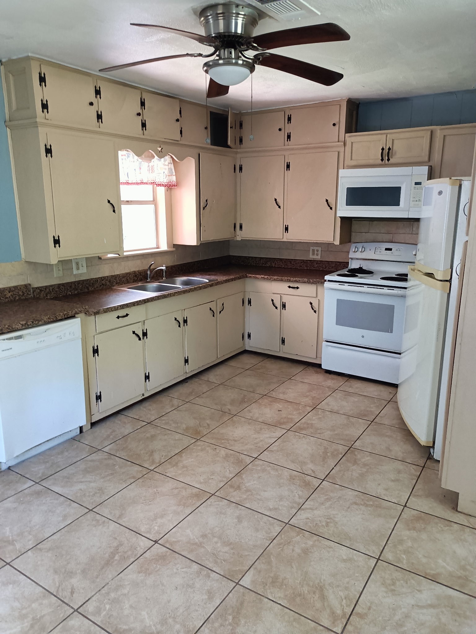 385 Jones Road New Waverly, TX 77358 - Photo 5 of 11 Kitchen