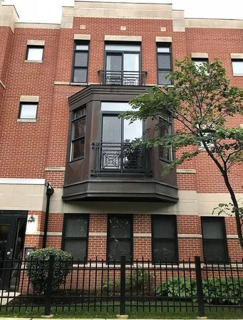 $2,850 | 943 West 14th Place, Unit 2A, Chicago, IL 60608