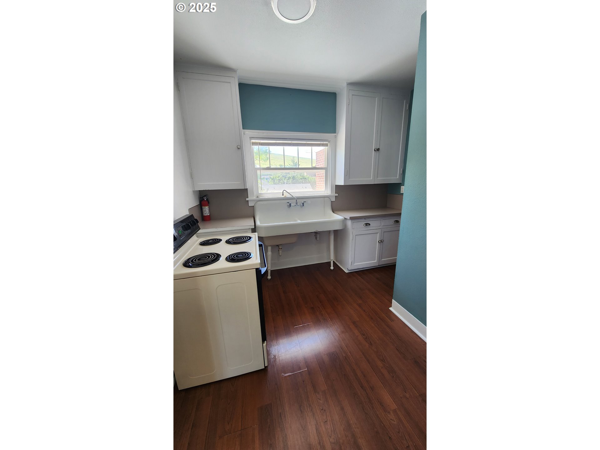 315 Gale Street Heppner, OR 97836 - Photo 25 of 44 a kitchen with a sink a stove and cabinets