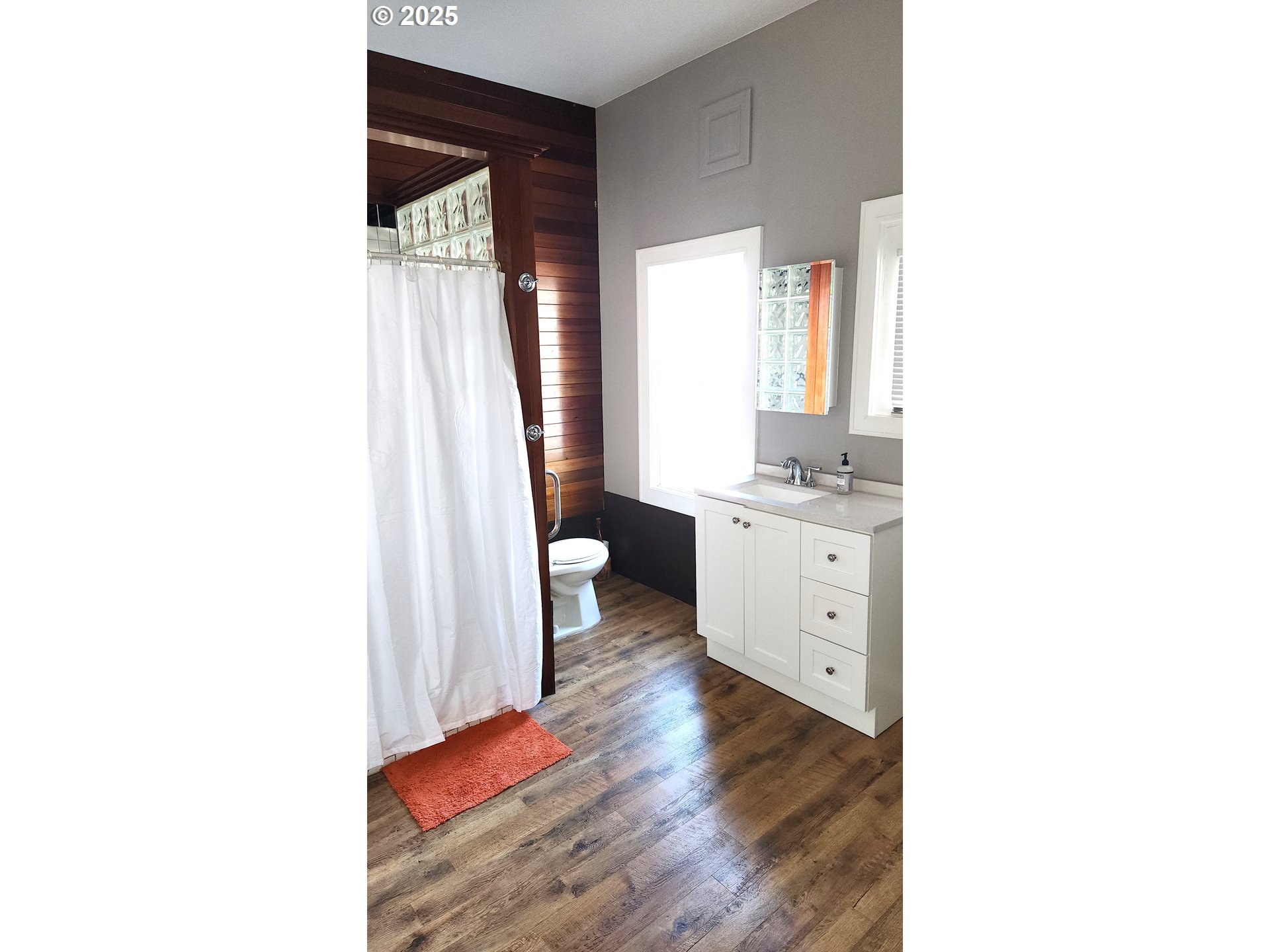 315 Gale Street Heppner, OR 97836 - Photo 33 of 44 a hall with a sink and a large mirror