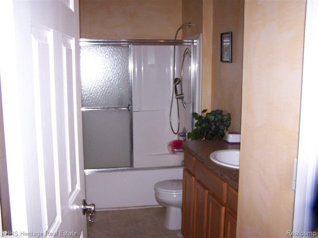 10126 Ridge Run Street Howell, MI 48855 - Photo 22 of 22 second bath .JPG