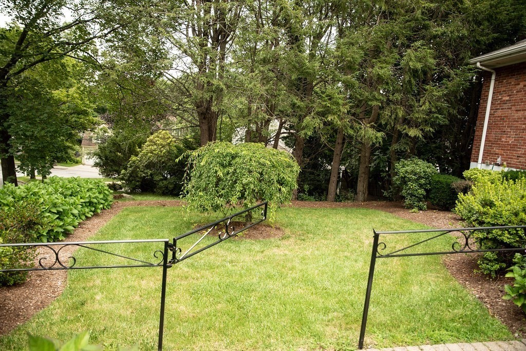 135 Rosalie Road Newton, MA 02459 - Photo 3 of 37