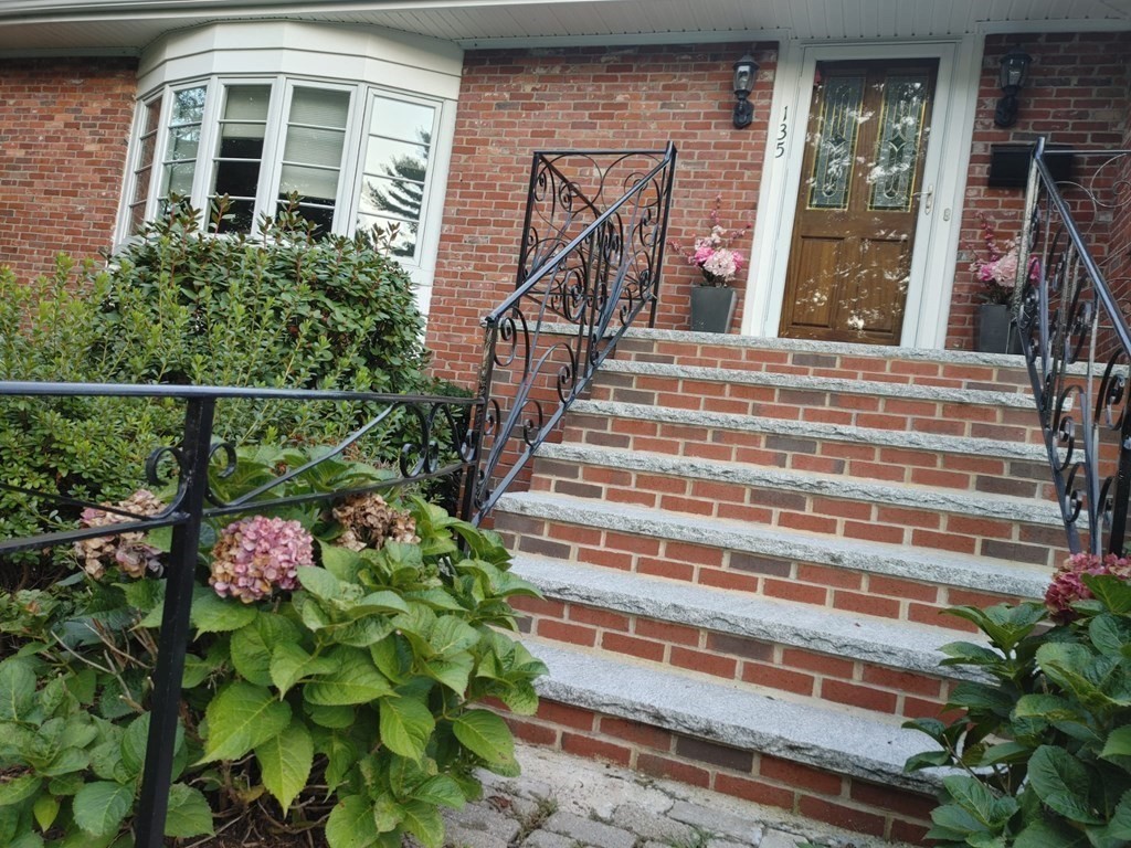 135 Rosalie Road Newton, MA 02459 - Photo 6 of 37
