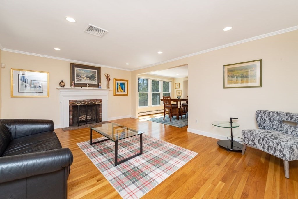 7 Keith Road Wayland, MA 01778 - Photo 4 of 32 Gallery Image 4