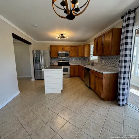 $1,950 | 10353 B Farm To Market Road 539, Sutherland Springs, TX 78161