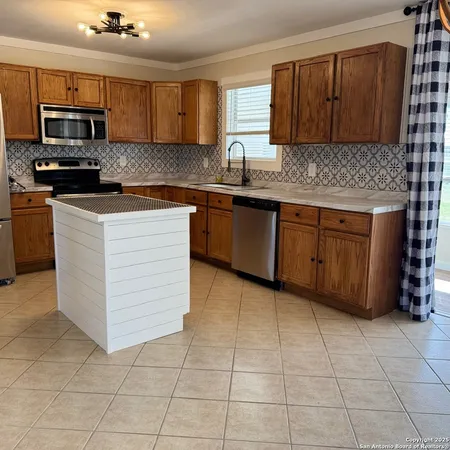 $1,950 | 10353 B Farm To Market Road 539, Sutherland Springs, TX 78161