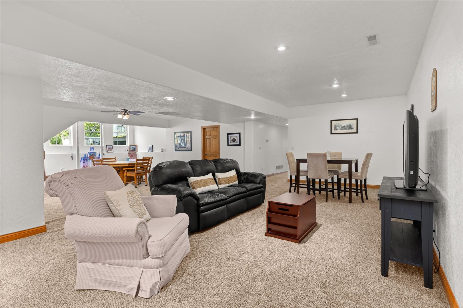 1 Arc Wenona, IL 61377 - Photo 35 of 52 a living room with furniture and wooden floor
