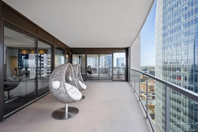 a view of a livingroom with furniture